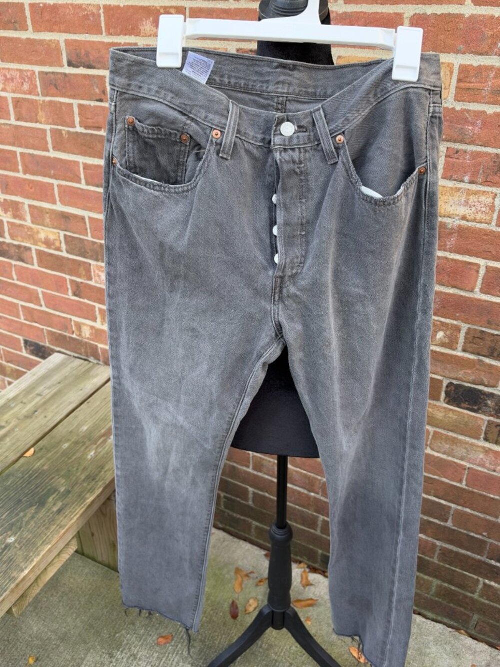 Levi’s 501 Original Button Fly Jeans Mens 32 Washed Black Grey Raw Hem